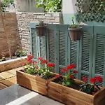 Downtown Luxury With Backyard 아파트 *