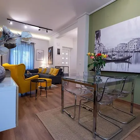Downtown Luxury With Backyard * Volos