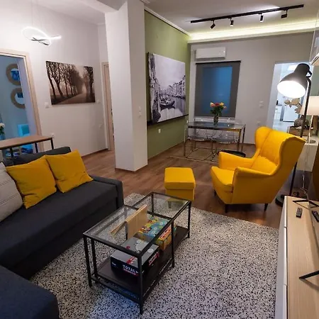 Downtown Luxury With Backyard * Volos