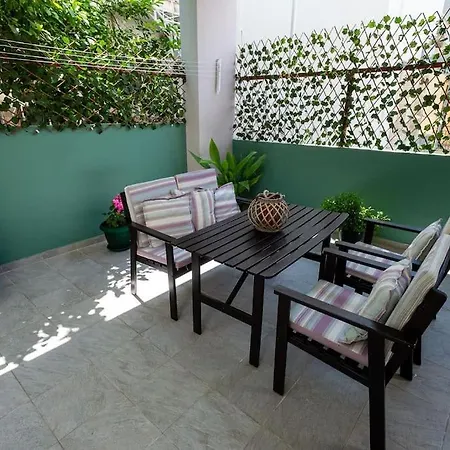 아파트 Downtown Luxury With Backyard *