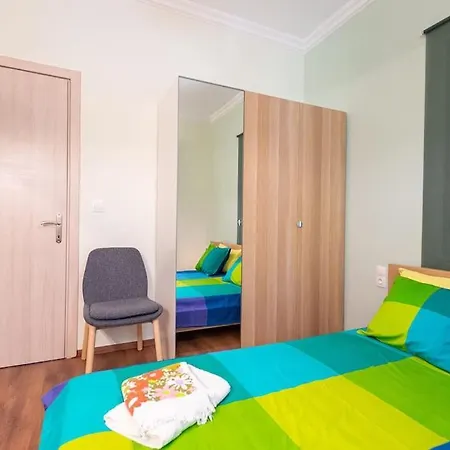 Downtown Luxury With Backyard