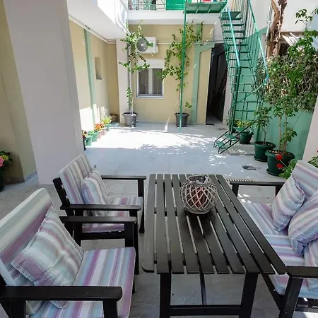 Downtown Luxury With Backyard * 볼로스