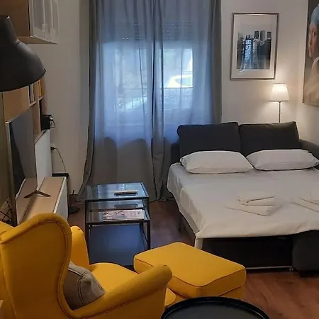 Downtown Luxury With Backyard Apartment Volos