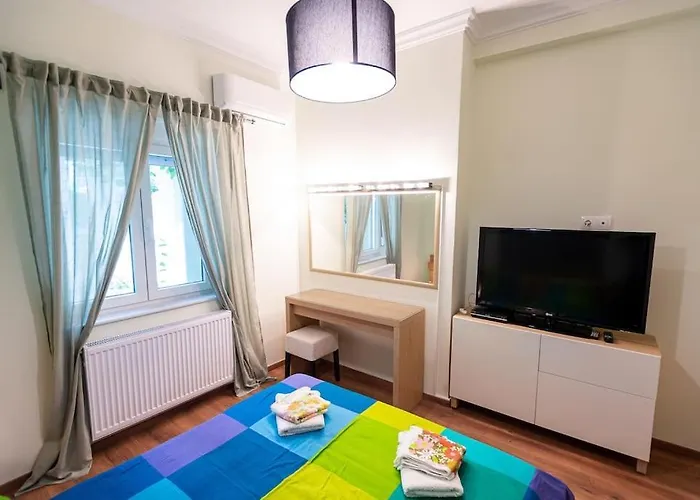 Downtown Luxury With Backyard * Βόλος