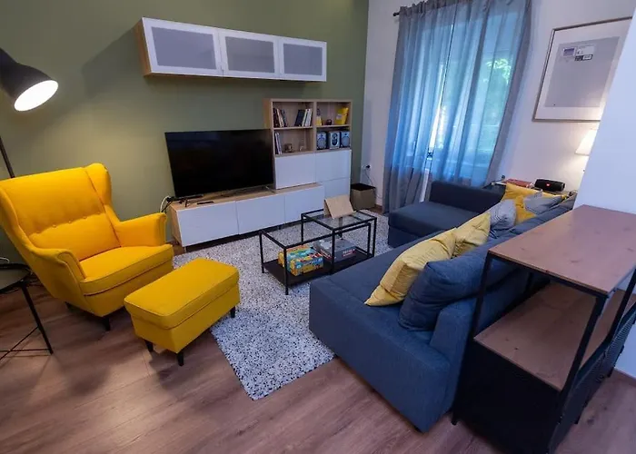 Downtown Luxury With Backyard Διαμέρισμα *