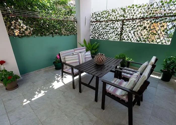 Διαμέρισμα Downtown Luxury With Backyard *