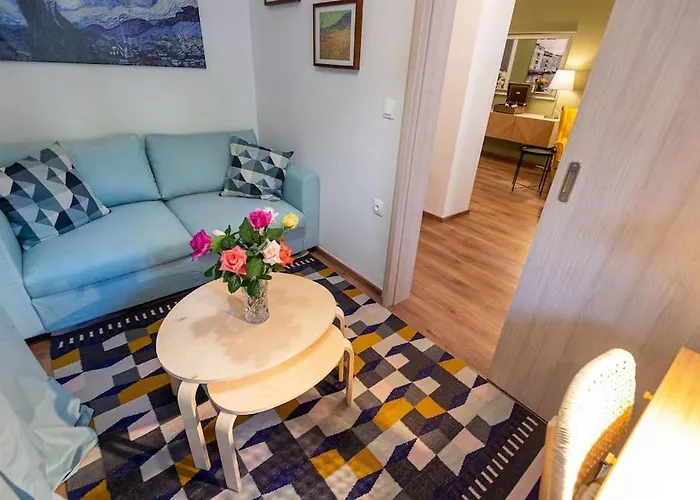 Downtown Luxury With Backyard Διαμέρισμα