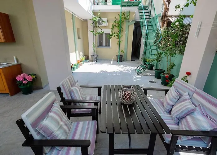 Downtown Luxury With Backyard * Βόλος