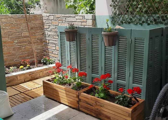 Downtown Luxury With Backyard Διαμέρισμα *