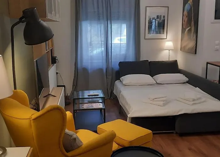 Downtown Luxury With Backyard Διαμέρισμα Βόλος